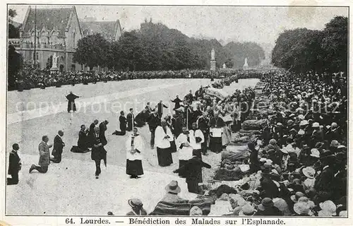 AK / Ansichtskarte Lourdes_Hautes_Pyrenees Benediction des Malades sur l Esplanade Lourdes_Hautes_Pyrenees
