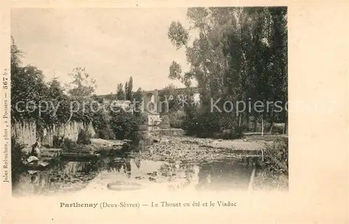 AK / Ansichtskarte Parthenay Le Thouet en ete et le Viaduc Parthenay