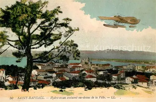 AK / Ansichtskarte Saint Raphael_Var Hydro avion evoluant au dessus de la ville Saint Raphael Var