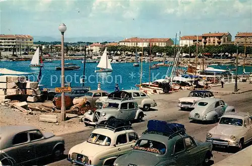 AK / Ansichtskarte Saint Raphael_Var Le Port et au fond Frejus Plage Cote d Azur Saint Raphael Var