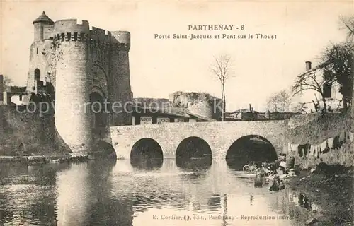 AK / Ansichtskarte Parthenay Porte Saint Jacques et Pont sur le Thouet Parthenay