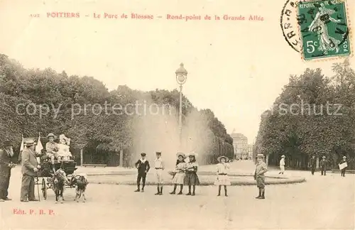 AK / Ansichtskarte Poitiers_Vienne Le Parc de Blossac Rond point de la Grande Allee Poitiers Vienne