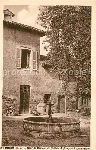 AK / Ansichtskarte Saint Junien Cour du Chateau du Chatelard Saint Junien