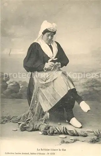 AK / Ansichtskarte Les_Sables d_Olonne La Sablaise faisant le filet Les_Sables d_Olonne