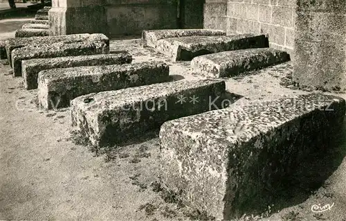 AK / Ansichtskarte Quarre les Tombes Ces Sarcophages Quarre les Tombes