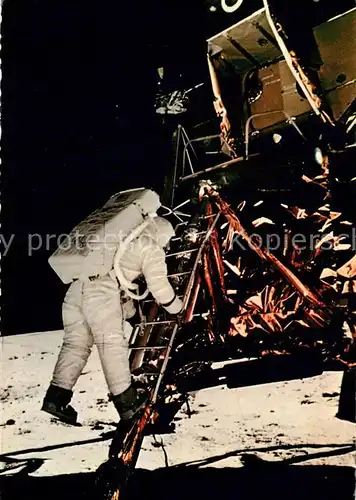 AK / Ansichtskarte Astronaut Mond Neil Armstrong Edwin Aldrin  