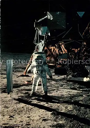 AK / Ansichtskarte Astronaut Mond Landef?hre Eagle Edwin Aldrin Sonnen Segel 