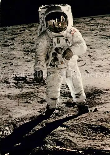 AK / Ansichtskarte Astronaut Mond Landef?hre Eagle Edwin Aldrin  