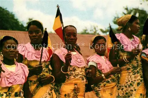 AK / Ansichtskarte Typen_Afrika Jeunes Filles a Coquilhatville  Voyage Roi au Congo  Typen Afrika