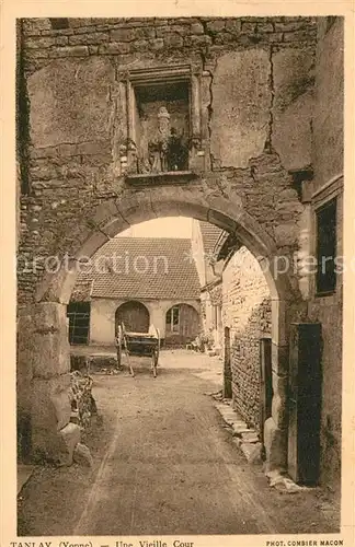 AK / Ansichtskarte Tanlay Une Vieille Cour Tanlay