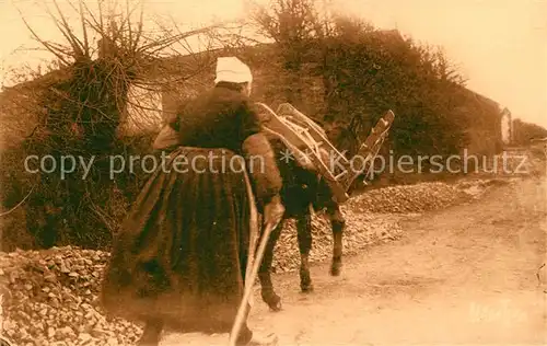 AK / Ansichtskarte Saint_Jean_de_Monts Costumes et Coiffes du Marais et de la Cote de Vendee Saint_Jean_de_Monts