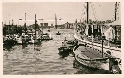 AK / Ansichtskarte Marseille_Bouches du Rhone Un coin du Vieux Port Marseille