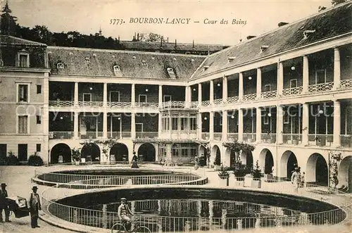 AK / Ansichtskarte Bourbon Lancy Cour des Bains Bourbon Lancy