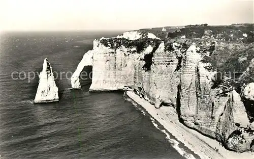 AK / Ansichtskarte Etretat Les Falaises et l`Aiguille Etretat