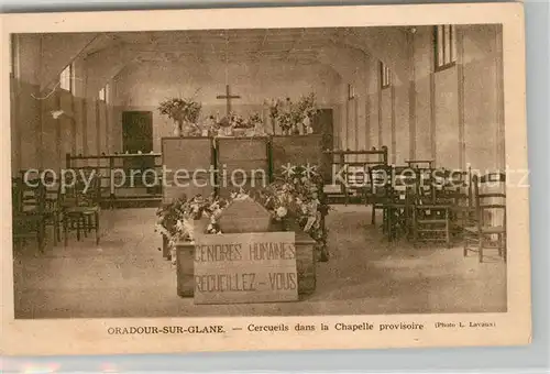 AK / Ansichtskarte Oradour sur Glane Cercueils dans la Chapelle provisoire Oradour sur Glane
