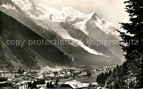 AK / Ansichtskarte Chamonix Vue generale et Massif du Mont Blanc Alpes Francaises Chamonix