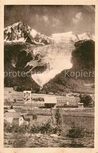 AK / Ansichtskarte Chamonix Panorama Village et Glacier des Bossons Alpes Francaises Chamonix