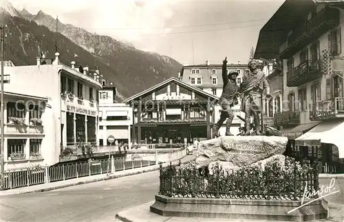 AK / Ansichtskarte Chamonix Monument de Saussure Statue Chamonix