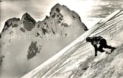 AK / Ansichtskarte Chamonix Skieur au Massif du Mont Blanc Alpes Francaises Chamonix