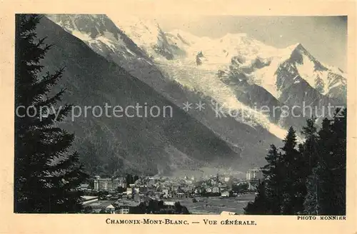 AK / Ansichtskarte Chamonix Vue generale et le Massif du Mont Blanc Alpes Francaises Chamonix