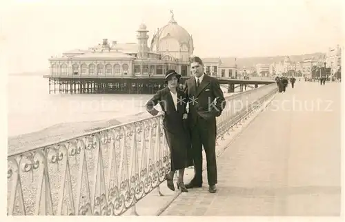 AK / Ansichtskarte Nice_Alpes_Maritimes Seebruecke Paaraufnahme Nice_Alpes_Maritimes