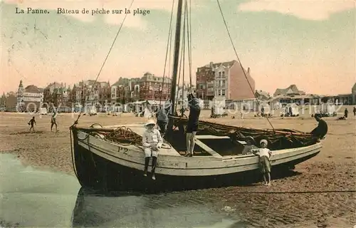 AK / Ansichtskarte La_Panne_Veurne Bateau de peche sur la plage 