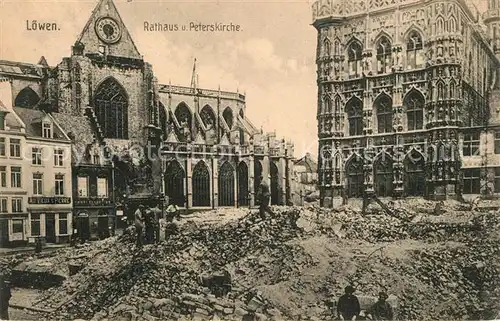 AK / Ansichtskarte Loewen_Louvain Rathaus und Peterskirche in zerstoerter Stadt Loewen Louvain