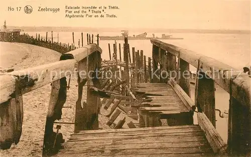 AK / Ansichtskarte Zeebrugge_West Vlaanderen Estacade Incendiee et le Thetis Zeebrugge_West Vlaanderen