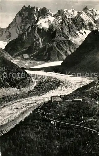 AK / Ansichtskarte Chamonix Hotel du Montenvers Mer de Glace et les Grandes Jorasses Massif du Mont Blanc Alpes Francaises Chamonix