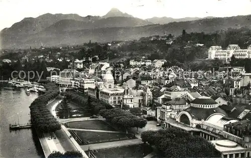 AK / Ansichtskarte Evian les Bains_Haute_Savoie La ville vue d avion Casino Jardins au fond Dent d Oche Alpes Savoies Evian les Bains_Haute