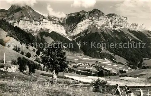 AK / Ansichtskarte Montmin Panorama Village au flanc du Massif de la Tournett Alpes Montmin