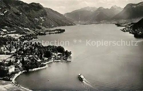 AK / Ansichtskarte Talloires Lac d Annecy Massif des Bauges Petit Lac Alpes Francaises vue aerienne Talloires