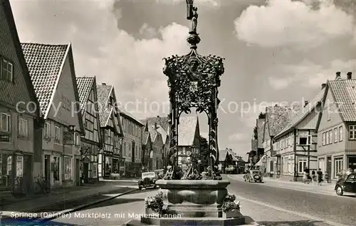 AK / Ansichtskarte Springe_Deister Marktplatz Marktbrunnen Springe_Deister