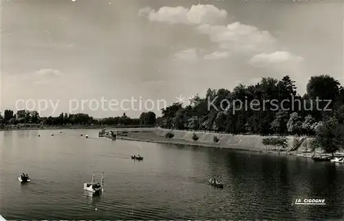 AK / Ansichtskarte Vichy_Allier Vue sur la riviere et les Quais Vichy Allier