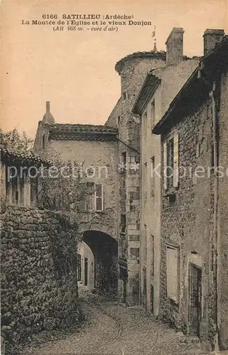 AK / Ansichtskarte Satillieu La Montee de lEglise et le vieux Donjon Satillieu