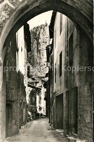 AK / Ansichtskarte Castellane Vieille rue et le Roc Castellane