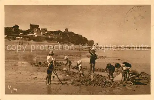 AK / Ansichtskarte Quiberville Une partie sur le sable Plage Quiberville