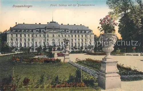 AK / Ansichtskarte Donaueschingen Fuerstliches Schloss Blumenparterre Donaueschingen