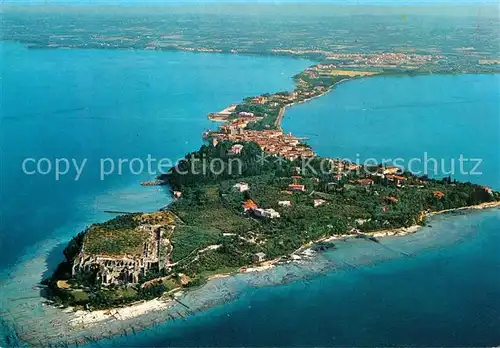 AK / Ansichtskarte Sirmione_Lago_di_Garda Fliegeraufnahme Sirmione_Lago_di_Garda