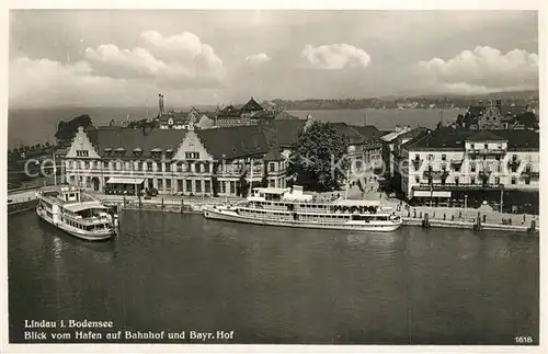 AK / Ansichtskarte Lindau_Bodensee Blick vom Hafen auf Bahnhof und Bayr. Hof Lindau Bodensee