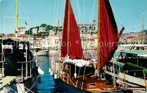 AK / Ansichtskarte Cannes_Alpes Maritimes Le Suquet vu du Port Bateaux Cannes Alpes Maritimes