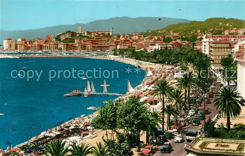 AK / Ansichtskarte Cannes_Alpes Maritimes Plage de la Croisette au fond Suquet et le Port Cote d Azur Cannes Alpes Maritimes