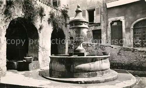 AK / Ansichtskarte Saint Paul de Vence Une vieille fontaine Saint Paul de Vence