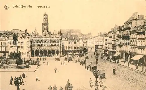 AK / Ansichtskarte Saint Quentin_Aisne Grand Place Monument Hotel de Ville Saint Quentin Aisne