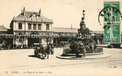 AK / Ansichtskarte Vichy_Allier La Place de la Gare Vichy Allier