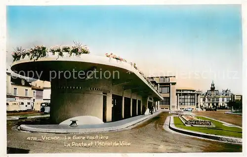 AK / Ansichtskarte Vichy_Allier La Gare routiere La Poste et lHotel de Ville Vichy Allier