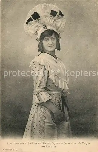 AK / Ansichtskarte Troyes_Aube Costume et Coiffure de Fete des Paysannes des environs de Troyes Troyes Aube
