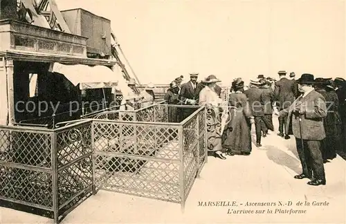 AK / Ansichtskarte Marseille_Bouches du Rhone Ascenseurs de Notre Dame de la Garde LArrivee sur la Plateforme Marseille