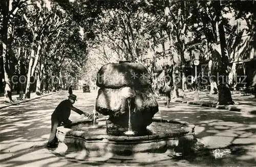 AK / Ansichtskarte Aix en Provence Fontaine dEau Chaude sur le Cours Mirabeau Aix en Provence