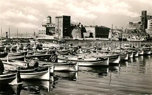 Marseille_Bouches du Rhone Le Vieux Port a lheure de la sieste le Fort Saint Jean Marseille